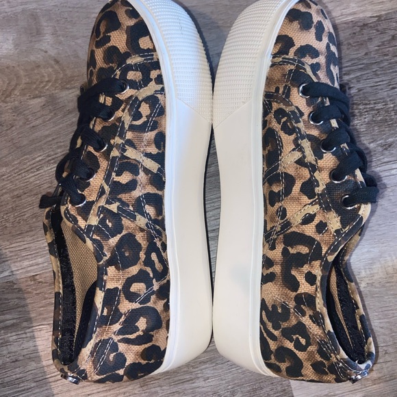 Steve Madden Women’s Leopard Print Fabric Fashion Sneakers size 8 (K) - Picture 5 of 10